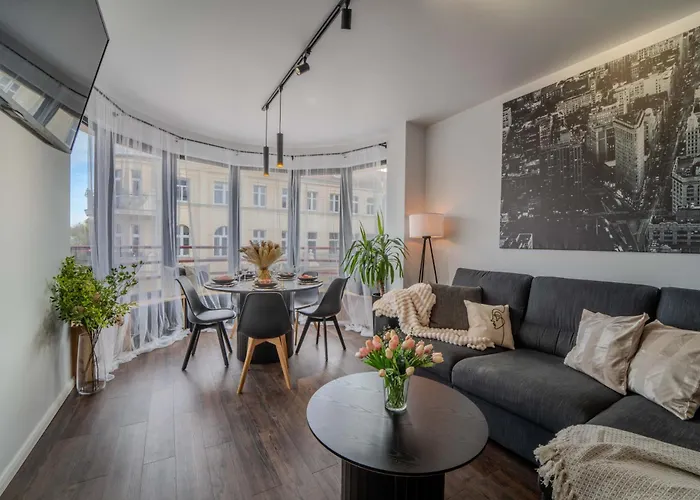New Large Modern Apartment - City Center - 60M2 - Lift - Parking