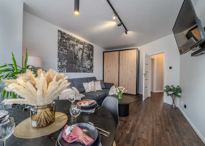 New Large Modern Apartment - City Center - 60M2 - Lift - Parking