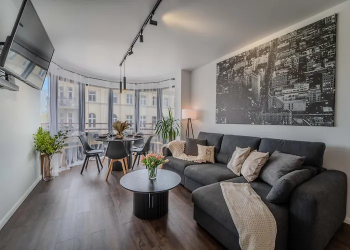 New Large Modern Apartment - City Center - 60M2 - Lift - Parking