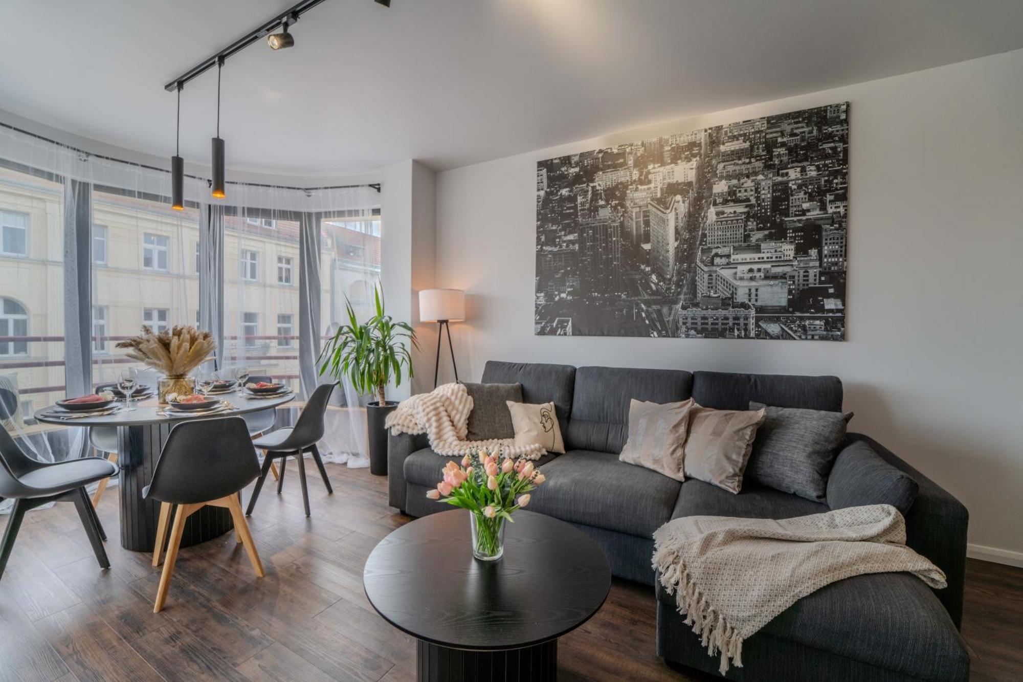 New Large Modern - Center - 60m2 - Lift - Parking Apartment